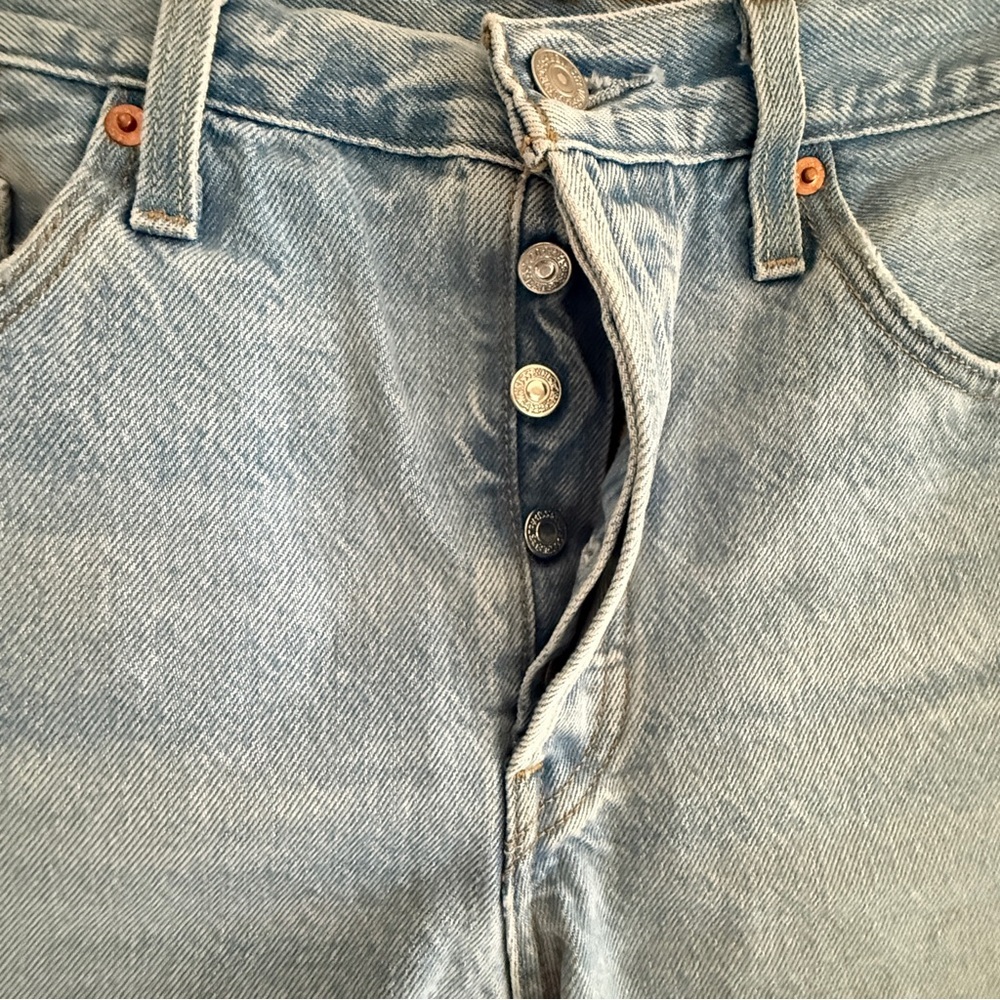 Levi's Classic Originsl Fit 501 Light Wash Denim Cutoff Shorts Women's Size 29 - Picture 10 of 14